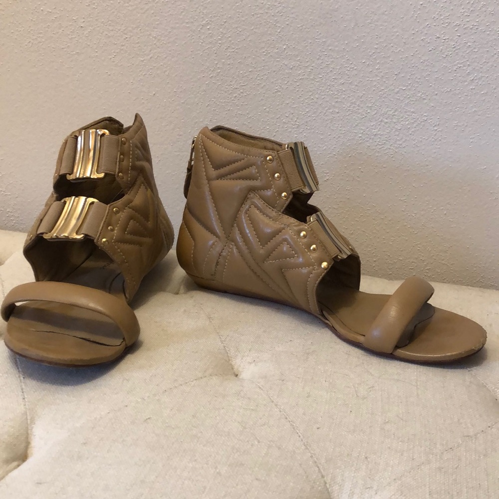 Pour la Victoire leather sandals
